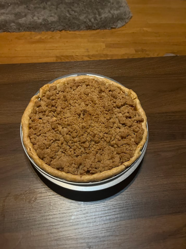 Baked Apple Pie w Roommates